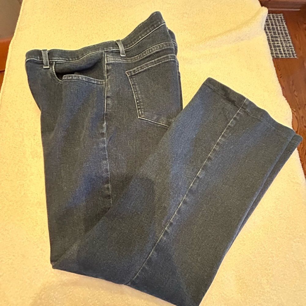 Brooke Shields dark blue size 12 jeans stretchy 5 pocket boot cut